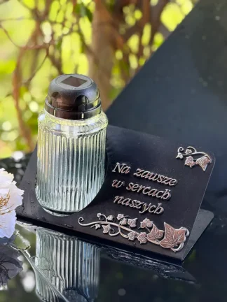 Solárna sviečka Agostino Black s nápisom "Navždy v našich srdciach" (19 cm)