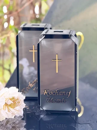 Kapliczka Solarna Metalowa LUXORIA T3 "Kochanej Mamie"- Złoty napis Czarny Mat mleczne szkło  (22,5 cm)